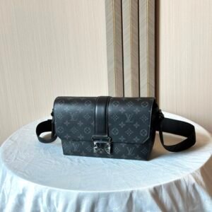 Louis Vuitton Messenger bag