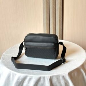 bottega veneta messenger bag
