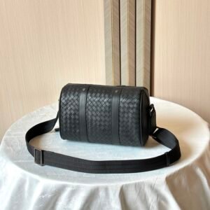 bottega veneta messenger bag
