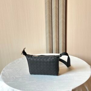 bottega veneta messenger bag