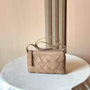 bottega veneta messenger bag