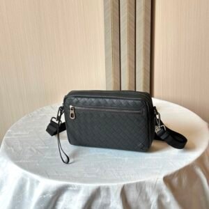 bottega veneta messenger bag