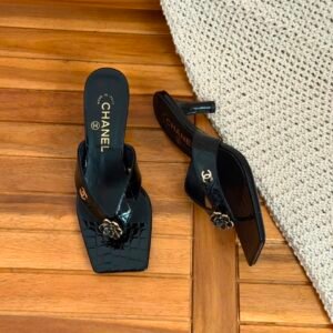 CHANEL heels