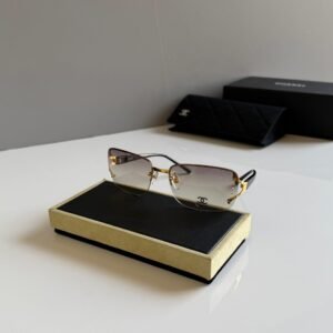 CHANEL Sunglasses