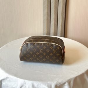 Louis Vuitton Wash bag